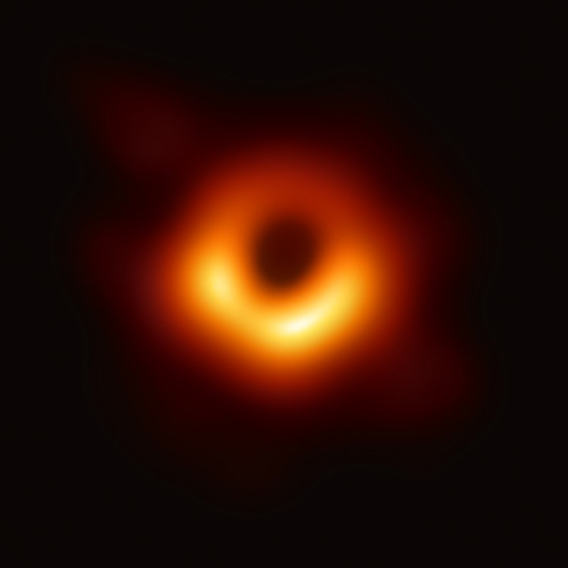 Imagen del agujero negro supermasivo en el centro de la galaxia M87 obtenida por el *Event Horizon Telescope* el 10 de abril de 2019